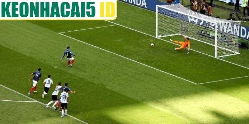 Napoli vs Como (03:00 11/02): Lukaku bỏ lỡ cơ hội quyết định, đội khách tạo dấu mốc lịch sử tại Coppa Italia 4 Loạt luân lưu định mệnh và khoảnh khắc lịch sử của Como